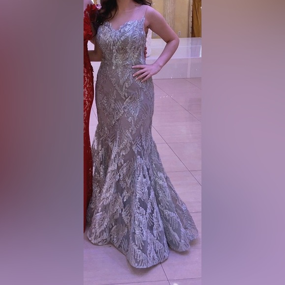 Tarik Ediz Gown- size 8 worn only once for 3 hours- like new! - Picture 5 of 12